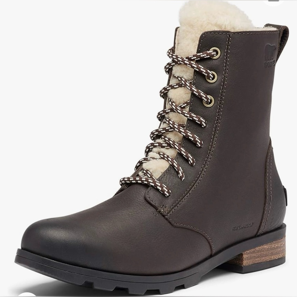 EUC Sorel Emelie Short Lace Cozy Boot